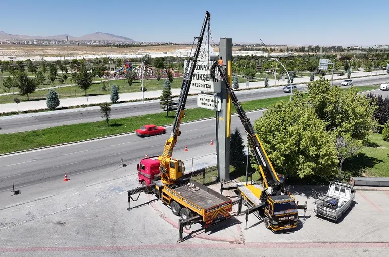 Konya Büyükşehir'de Şehir Estetiği ve Trafik Güvenliği İçin Tabela Dönüşümü Başladı