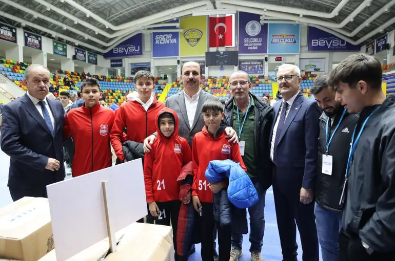 Konya Büyükşehir’den Amatör Spor Kulüplerine Malzeme Desteği!