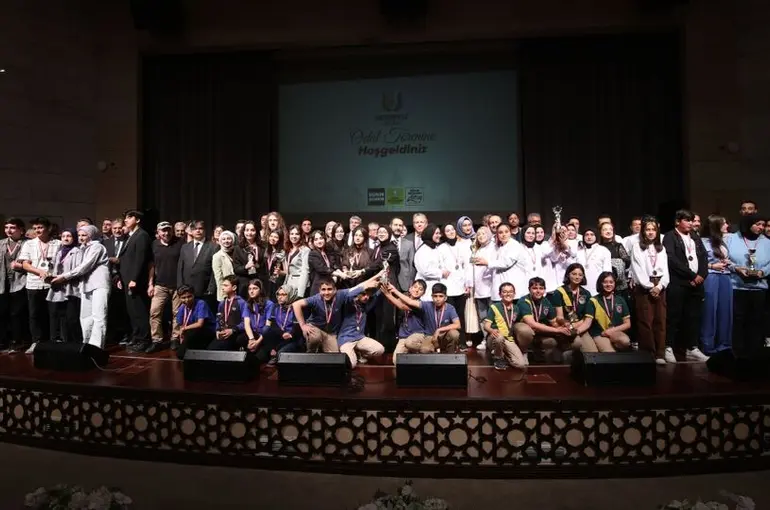 Konya Büyükşehir'den Başarılı Öğrencilere Ödül!