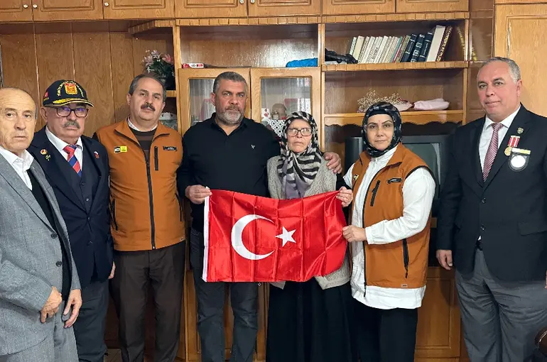 Konya Büyükşehir’den Öğretmenler Günü’nde Şehit Öğretmen Ailelerine Anlamlı Ziyaret