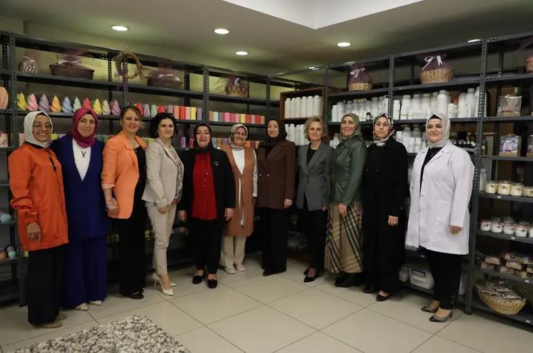 Konya Protokol Eşlerinden Atölye Karatay'a Anlamlı Ziyaret!