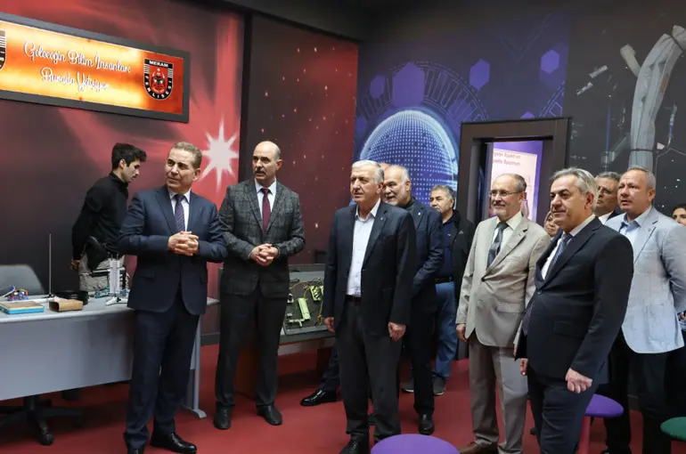 Konya Sanayi Odası’ndan Eğitime Katkı! Meram Fen Lisesi’ne Teknoloji Laboratuvarı!