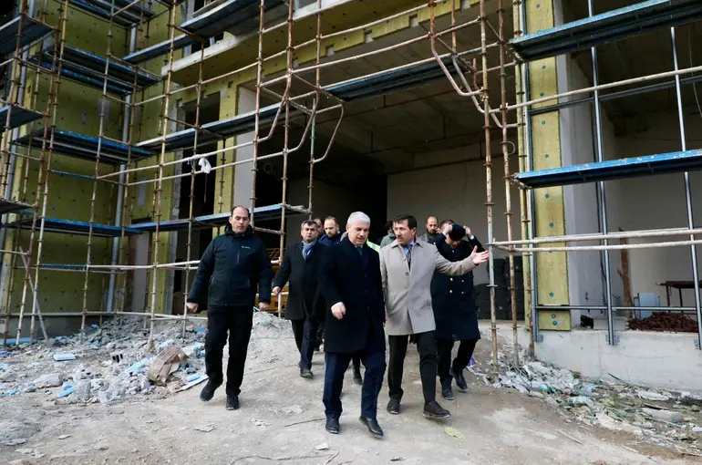 Konya Valisi Akın, Başkan Kılca Karatay Spor Merkezi’ni İnceledi!