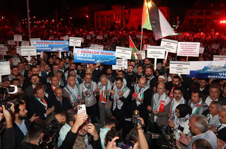 Konya’da 75 bin kişi katil israil’in gazze soykırımına karşı vicdanın sesi oldu