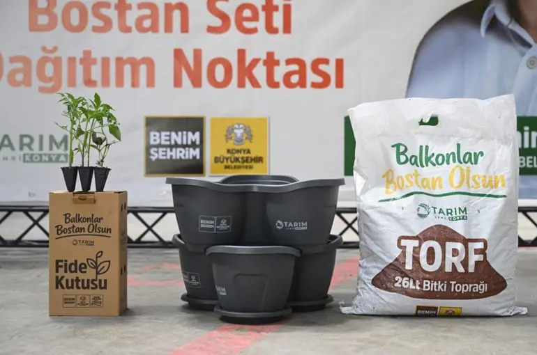 Konya’da Balkonlar Minik Bahçelere Dönüşüyor