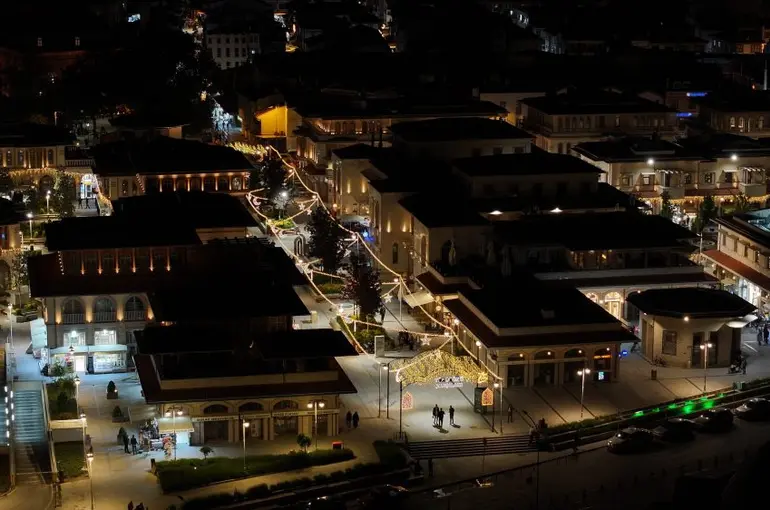 Konya’da Bayram Coşkusu Şehir Süslemeleriyle Yansıtıldı