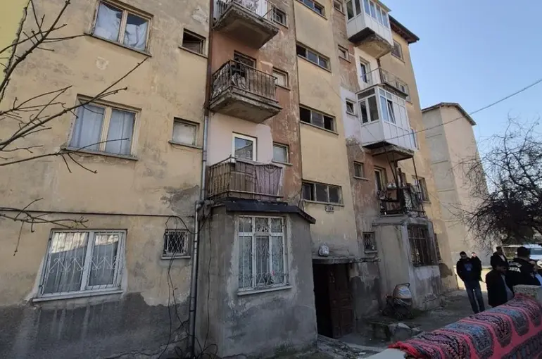 Konya'da Bir Bina Daha Çökme Tehlikesi Yaşıyor: Ekipler Harekete Geçti!