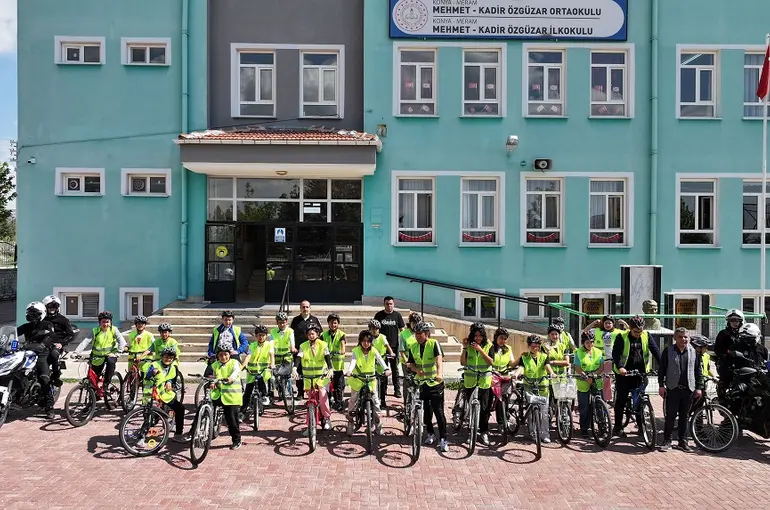 KONYA’DA ÇOCUKLAR OKULLARINA BİSİKLETLE GÜVENLE ULAŞIYOR