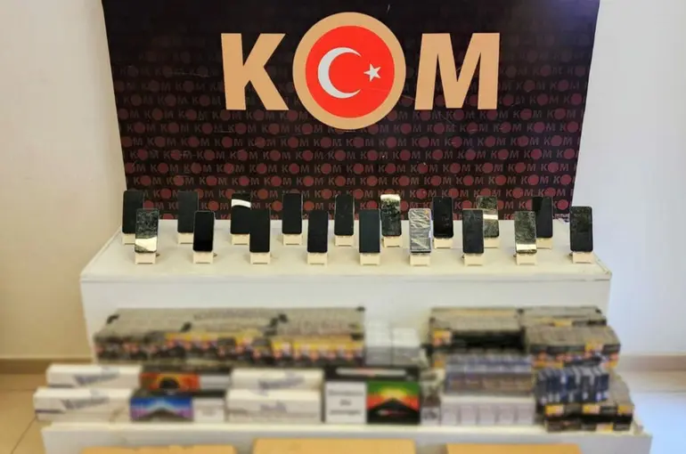 Konya'da Emniyet Kaçakçılara Göz Açtırmıyor! Araçtan Cephanelik Çıktı!