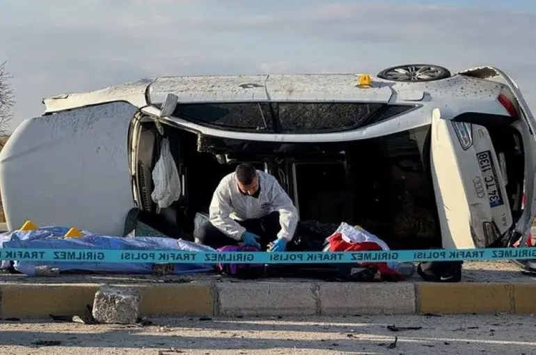 Konya'da Feci Kaza! Otomobil Refüje Çarpıp Takla Attı: 3 Kişi Öldü