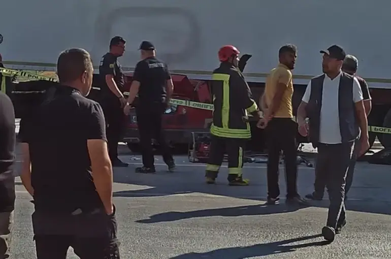 Konya'da Feci Kaza: Otomobil TIR'ın Altına Girdi, 2 Kişi Hayatını Kaybetti