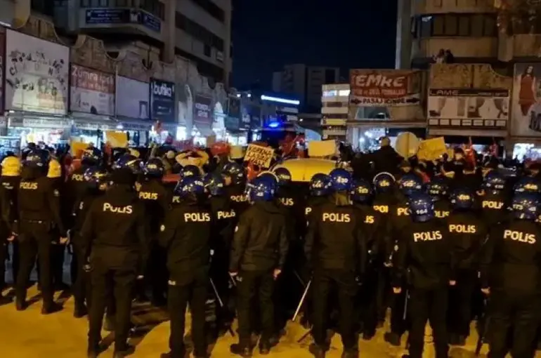 Konya’da İzinsiz Gösteri! 16 Kişi Gözaltına Alındı!