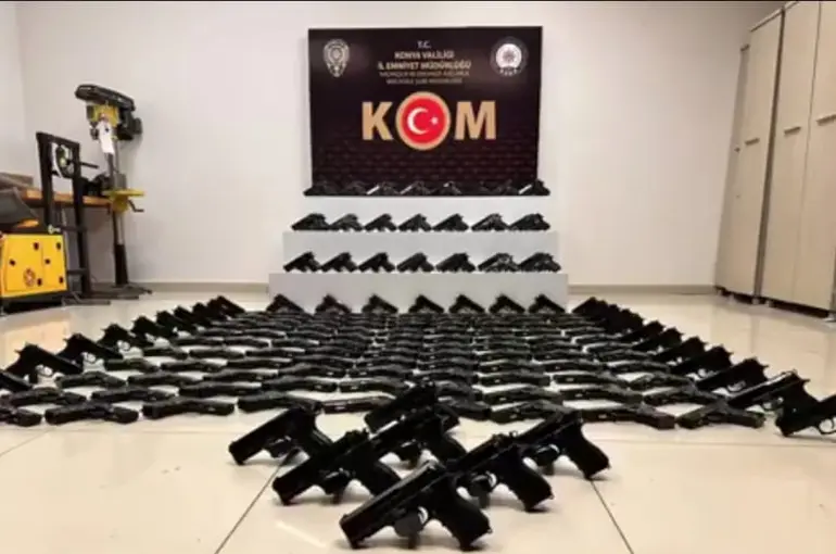 Konya'da “MERCEK-20” operasyonu!2️2️5️ adet ruhsatsız tabanca ele geçirildi!