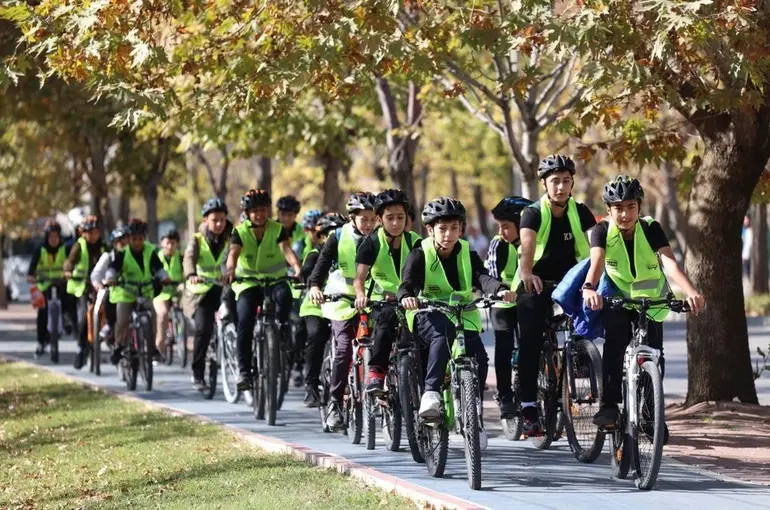 Konya’da Öğrenciler Güvenli Okul Yolları Projesi’yle Okula Bisikletle Gidiyor