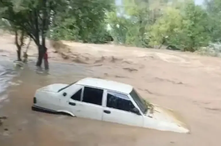 Konya’da Sağanak Yağış Sele Dönüştü!