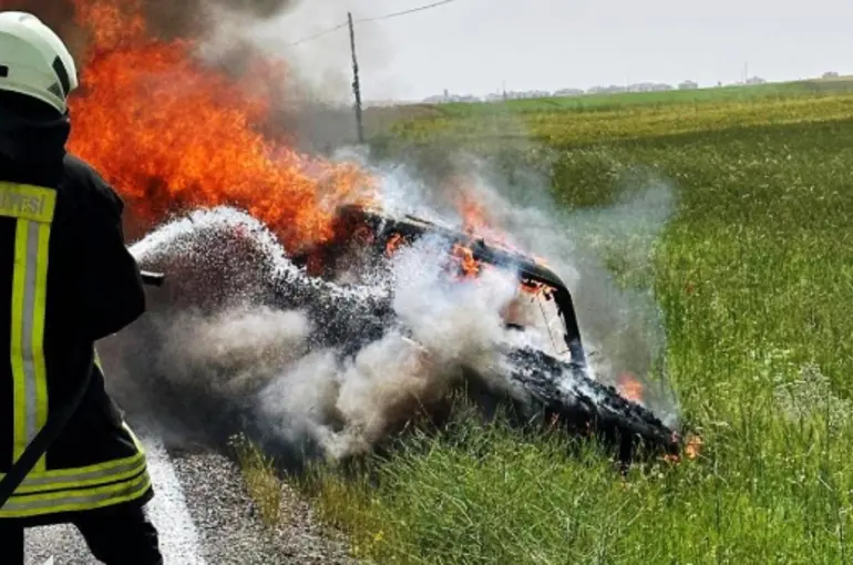 Konya'da seyir halindeki otomobilde yangın