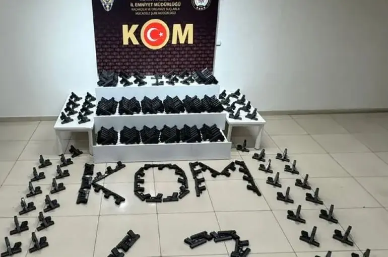 Konya’da Silah Operasyonu! Evden 400 Tabanca Çıktı!