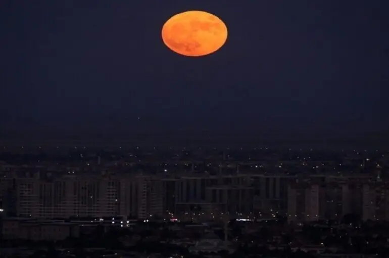 KONYA’DA SÜPER DOLUNAY GÖRSEL ŞÖLEN SUNDU