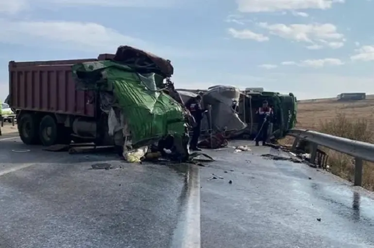 Konya'da Süt Tankeri Kamyonla Çarpıştı! Feci Kazada 2 Kişi Öldü!