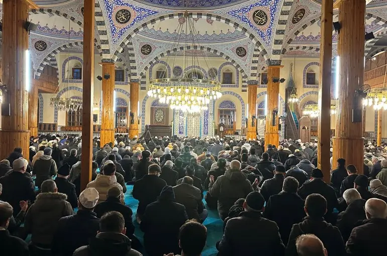 Konya’da Yeni Yılın İlk Sabahı Filistin İçin Dualarla Başladı!