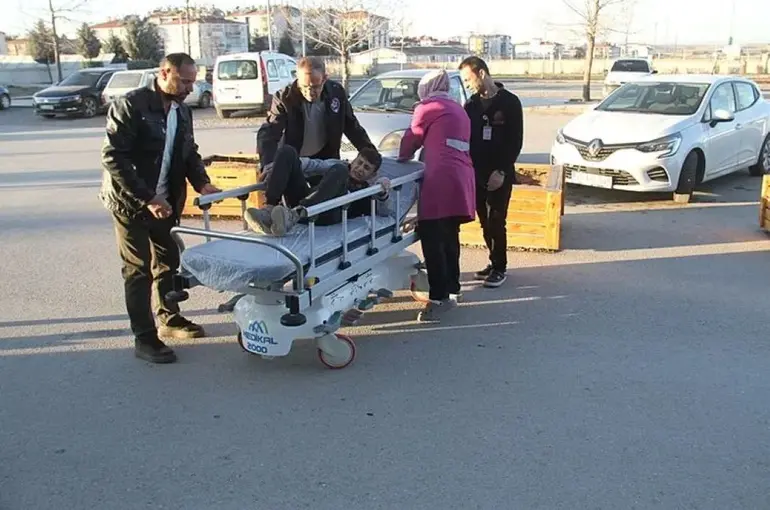 Konya'da Yine Sahipsiz Köpek Dehşeti! Küçük Çocuğun Kalça Kemiği Kırıldı!