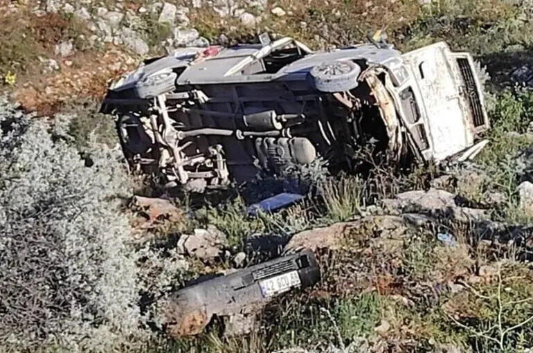 KONYA’DAKİ İŞÇİ TAŞIYAN ARAÇ KAZASINDA ÖLÜ SAYISI 4’E YÜKSELDİ