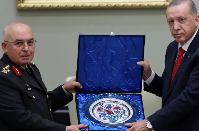 Konyalı komutan, Erdoğan'a sarılıp ağladı