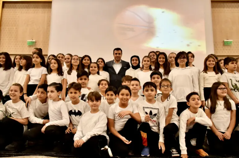 Konyaspor Başkanı Fatih Özgökçen basketbol altyapı takımlarıyla buluştu