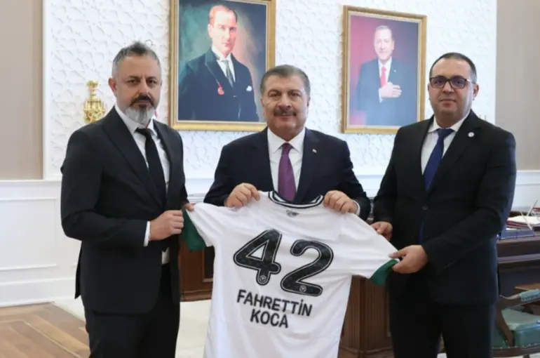 Konyaspor Başkanı Korkmaz Sağlık Bakanı Koca’yı ziyaret etti