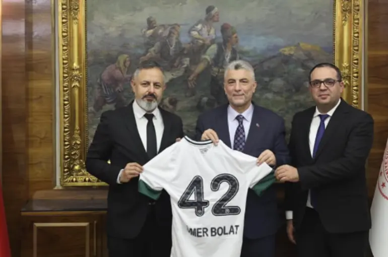 Konyaspor heyeti Ticaret Bakanı Bolat’ı ziyaret etti