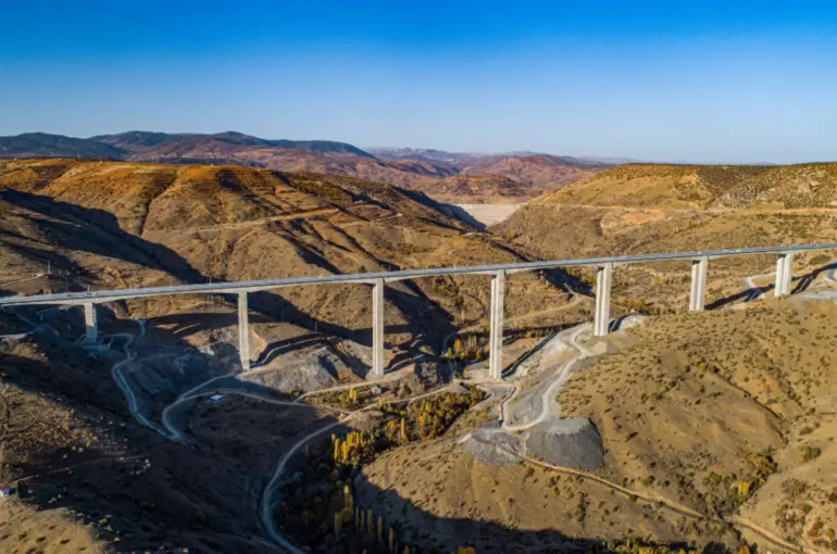 Konya'ya yapılan 'Eğiste Hadimi Viyadüğü' uluslararası ödül aldı