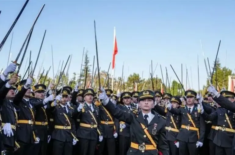 Korsan Yemin Soruşturmasında 5 Teğmen ve 3 Disiplin Amirine İhraç Kararı!