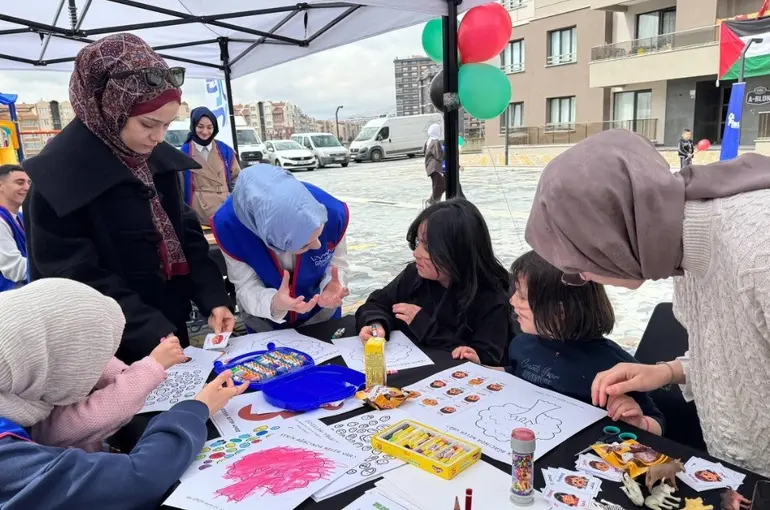 LİMAN Gönüllüler Platformu, Filistinli Çocuklarla Bayram Sevincini Paylaştı