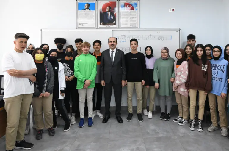 Lise Son Sınıf Öğrencilerine 1.500 TL’lik Desteğin İlk Bölümü 15 Kasım’da Ödenecek