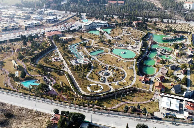 Meram Belediyesi 80 Binde Devr-İ Alem Parkı ARA TATİLDE DE ÇOCUKLARIN GÖZDESİ OLDU 