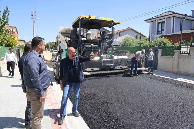 Meram'da Yaz Mesaisi: Yol ve Asfalt Çalışmaları Aralıksız Devam Ediyor