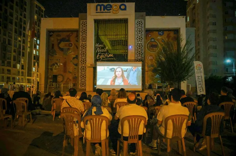 Meram’da Yıldızların Altında Sinema Keyfi