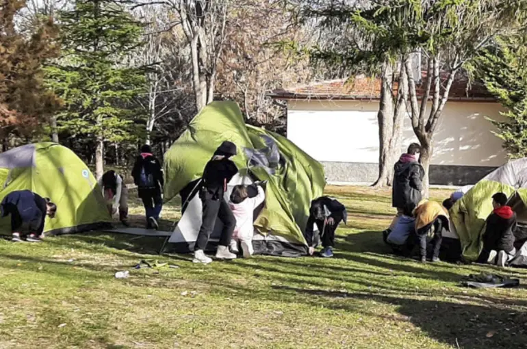 Meramlı İzciler, İlk Doğa Kampında Eğlenirken Öğrendiler