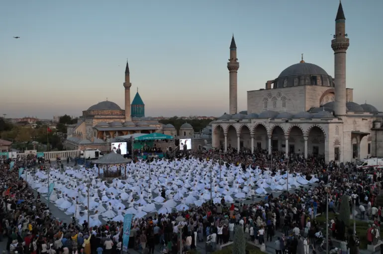 Mevlana’nın Huzurunda 250 Semazen Aynı Anda Sema İcra Etti