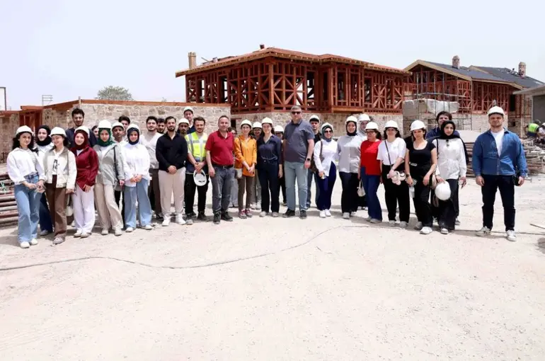 Mimarlık Öğrencileri Karatay Arastası’nda Restorasyon Süreçlerini İnceledi