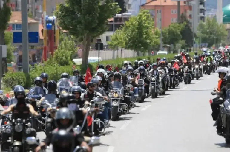 Motosiklet Kullananlar Dikkat! Bakan Yerlikaya Duyurdu: Kural İhlallerinde Cezalar Artıyor!