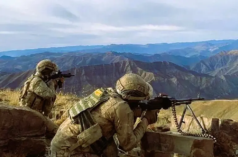 MSB: Irak ve Suriye'nin Kuzeyinde Operasyon! 22 Terörist Etkisiz!