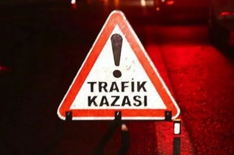 Öğrencileri taşıyan servis kaza yaptı