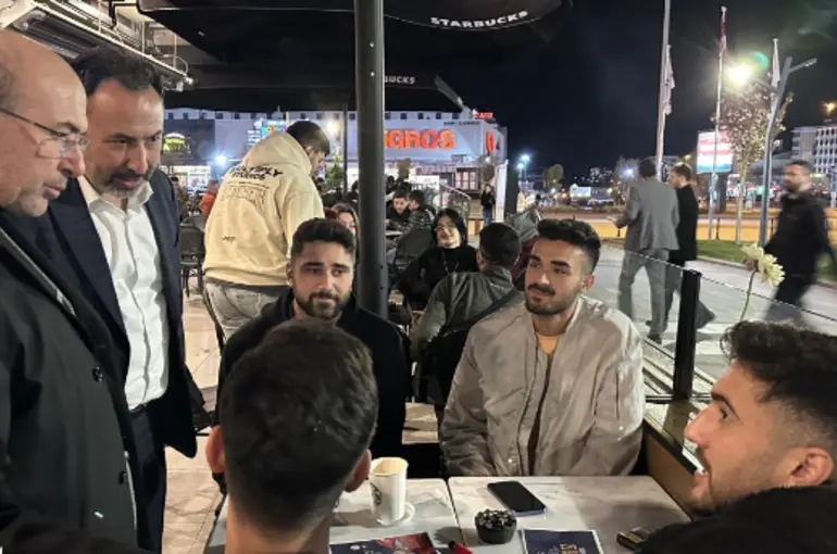 Pekyatırmacı, gençlerle bir araya geldi