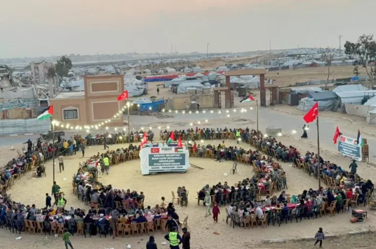 Ribat İnsani Yardım Derneğinden Gazze’de 50 Bin Kişilik Kadir Gecesi İftarı