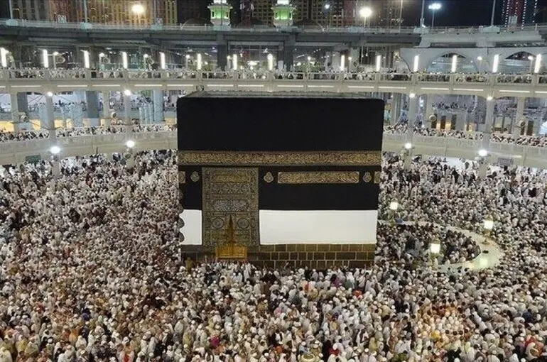 Salgın sonrası ilk yurt dışı hacı kafilesi Suudi Arabistan'da