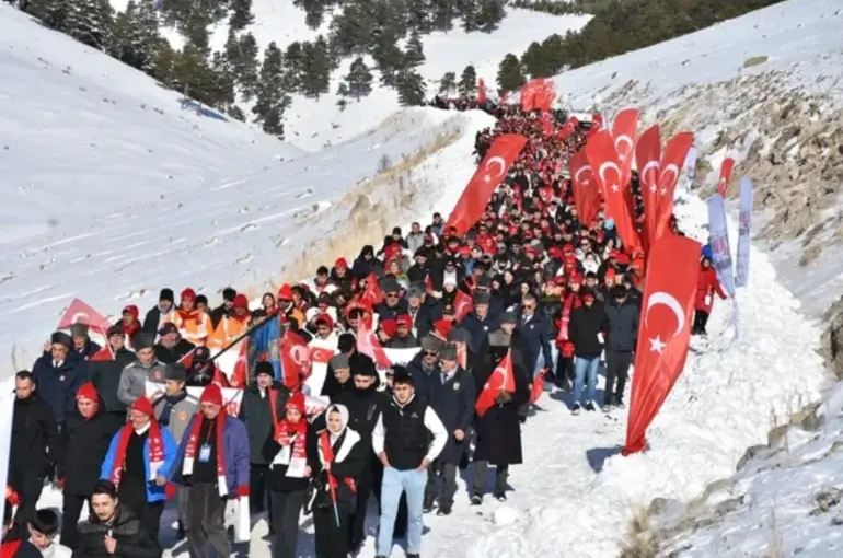 Sarıkamış’ta Eksi 22 Derecede Şehitler İçin Yürüdüler