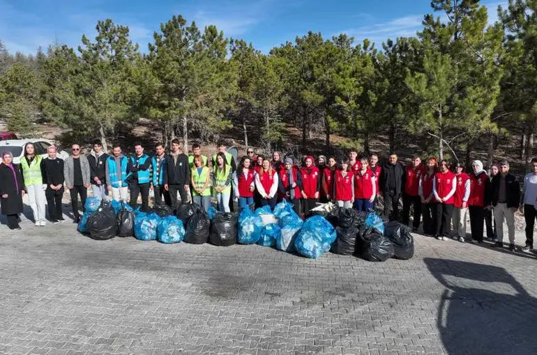 Selçuklu’da Çevre Seferberliği Sürüyor: 16. Temizlik Etkinliği Akademi Mahallesi’nde Yapıldı