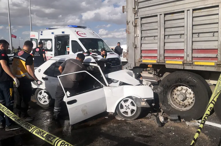 Sürücüler yine yolları kan gölüne döndürdü