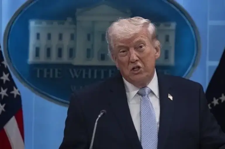 Trump'tan İran'a Sert Mesaj: "İkiyüzlü Davranıyor, Asla Nükleer Silaha Sahip Olamayacak"